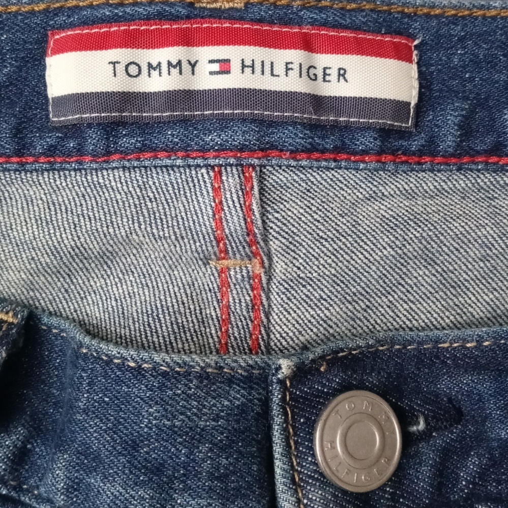 TOMMY HILFIGER MEN'S BLUE DENIM MEDIUM WASH DISTRESSED JEANS SHORTS. SIZE 32 - Picture 12 of 15